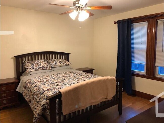 Foto del edificio - 3-Bedroom Oak Sq. Brighton