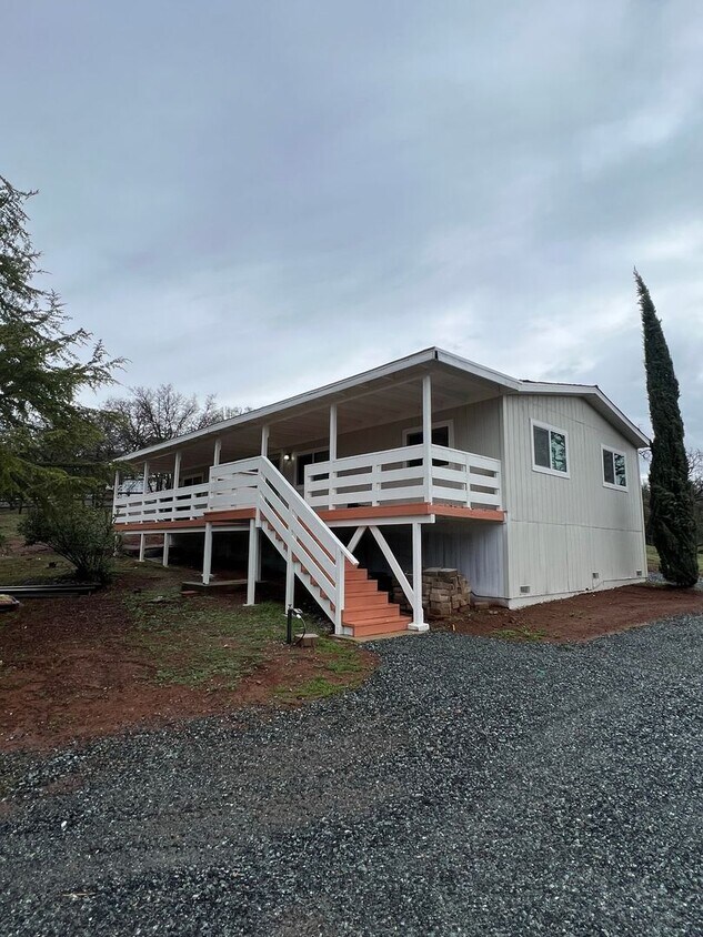 Foto principal - Super Cute 3 bedroom home located in the F...