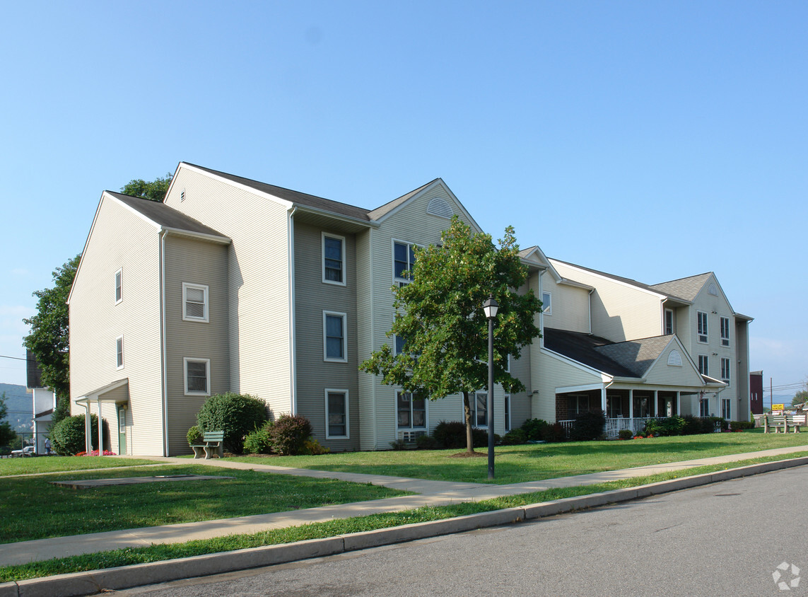 Primary Photo - Grier Street Manor