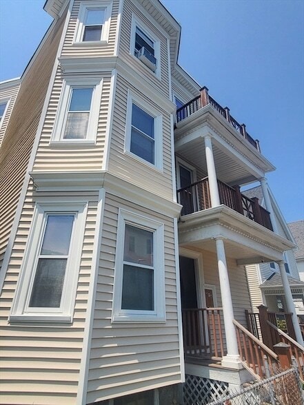 Building Photo - 26 Buttonwood St