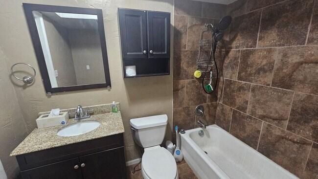 Building Photo - Space, Style, and Sunshine in Southlawn - 3 bed 1.5 bath home for rent