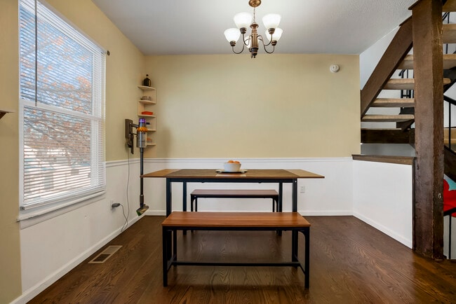 Building Photo - Iris KC Pad