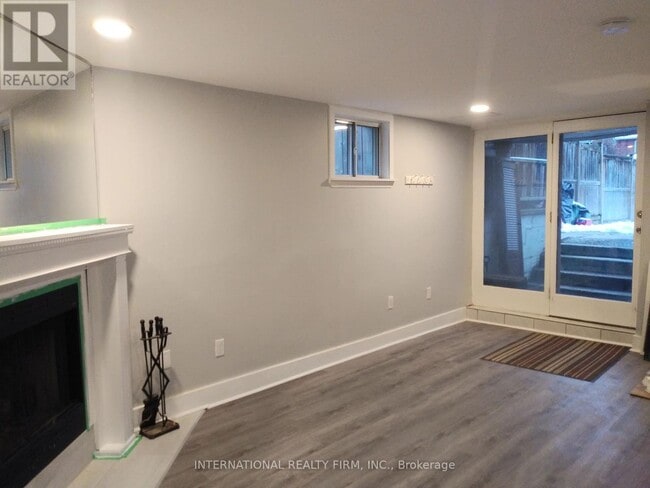 Building Photo - 261 Soudan Ave