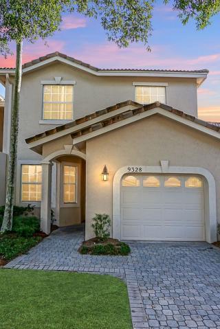 Foto principal - 9328 World Cup Way