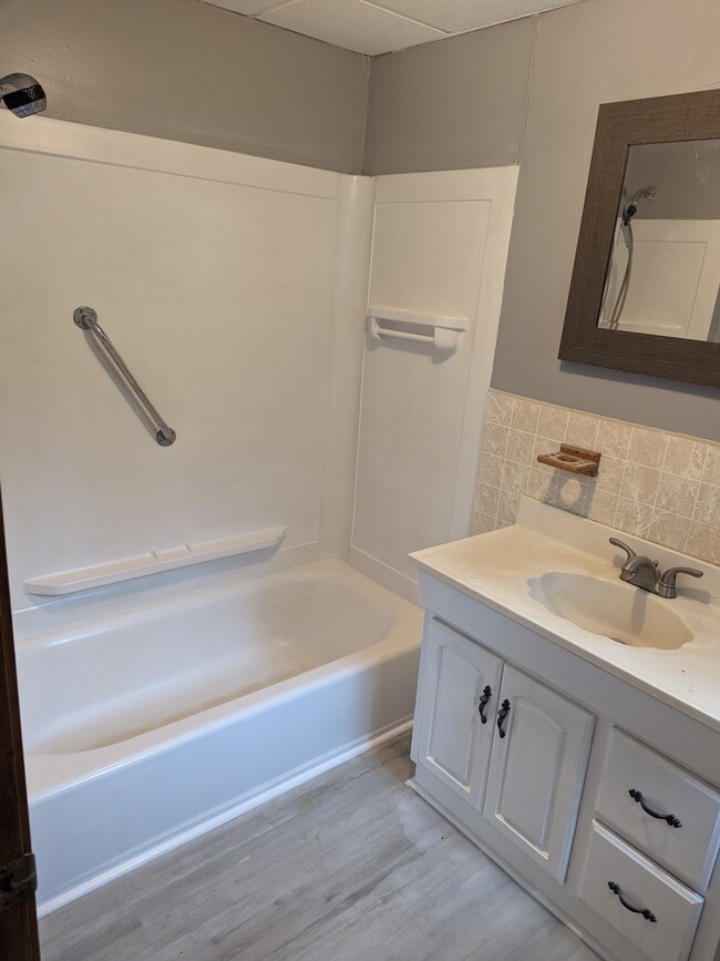 Building Photo - 10 Hardy St