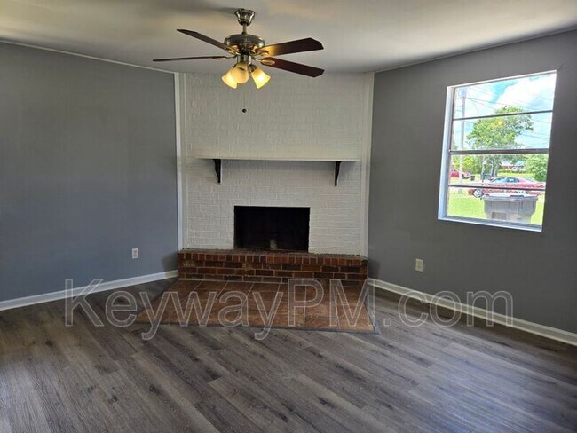 Foto del edificio - 2675 Teakwood Dr
