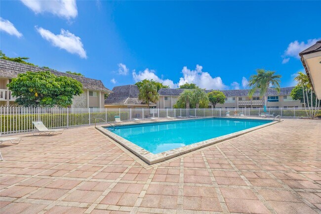 Foto del edificio - 7480 Miami Lakes Dr