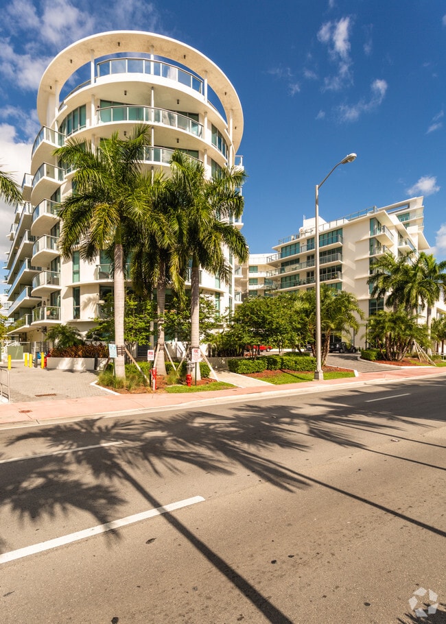 Building Photo - Peloro Miami Beach