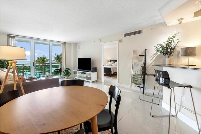 Building Photo - 6917 Collins Ave