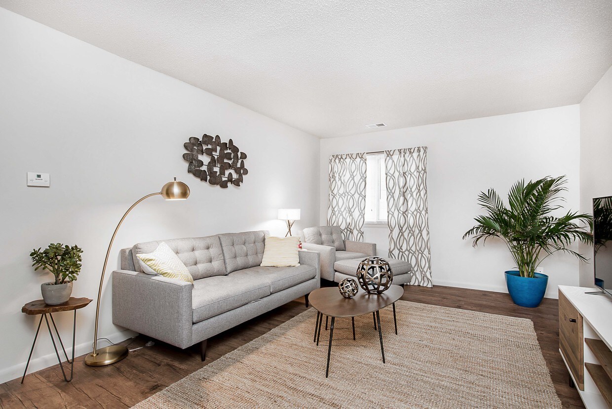 University Crossing Apartments and Townhomes Apartments West