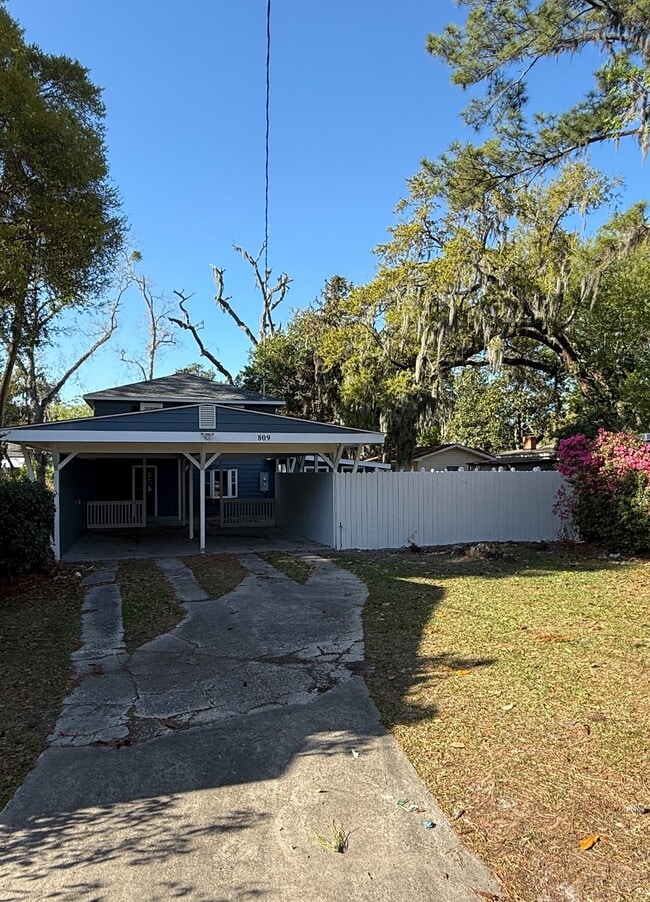 Building Photo - 809 3rd Ave