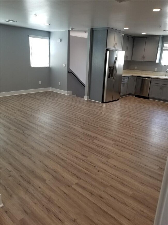 Building Photo - 814 N Wilmington Blvd