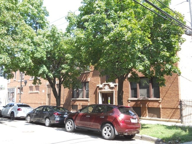 Building Photo - 701 E 79th St