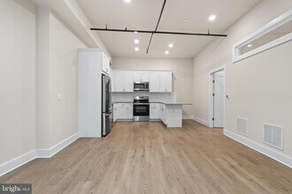 Building Photo - 30 W Broad St