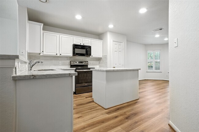 Foto del edificio - 14602 Windwood Park Ln