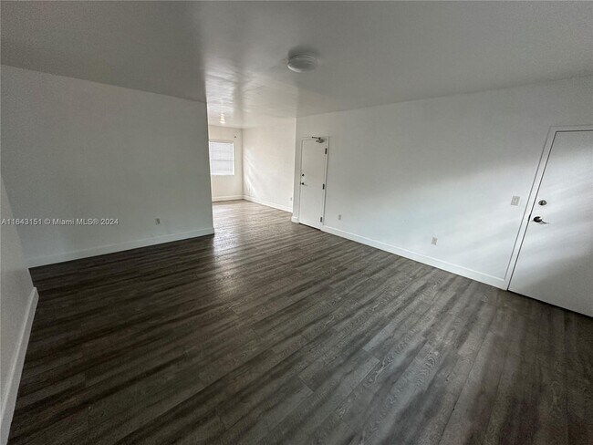 Building Photo - 9025 Harding Ave