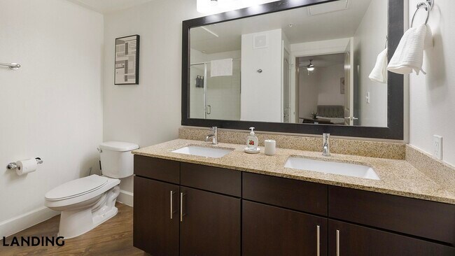 Foto del edificio - 5275 Town and Country Blvd
