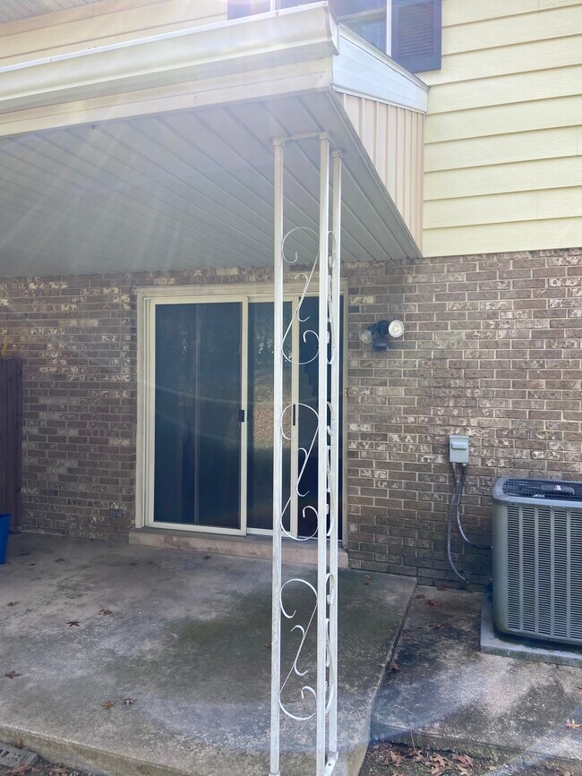 Back patio - 2945 Bradley Ave