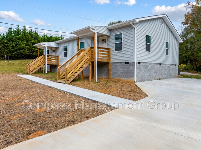 Building Photo - 6900 Seaver Dr NW