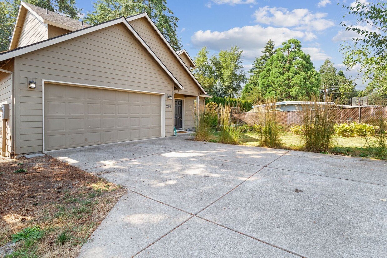 Coming Soon! Charming 3 Bedroom / 2.5 Bat... - Coming Soon!  Charming 3 Bedroom / 2.5 Bat...