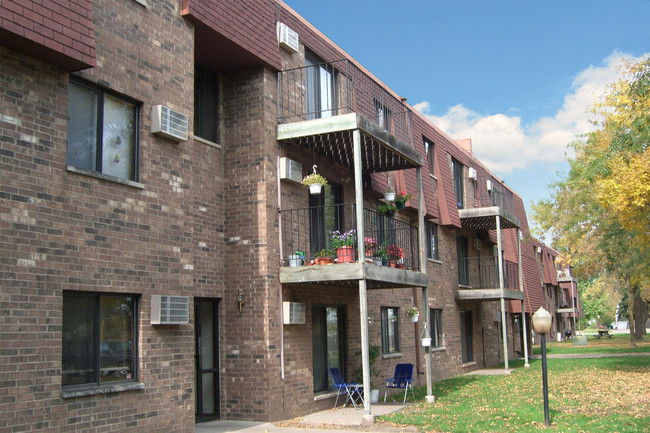 Building Photo - Sunrise Court Apartments