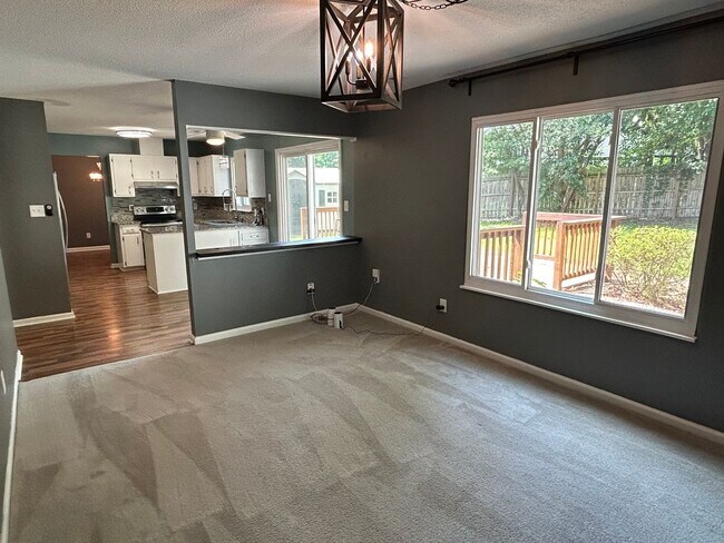 Foto del edificio - Wonderful 4 bed, 2.5 bath Single Family Ho...