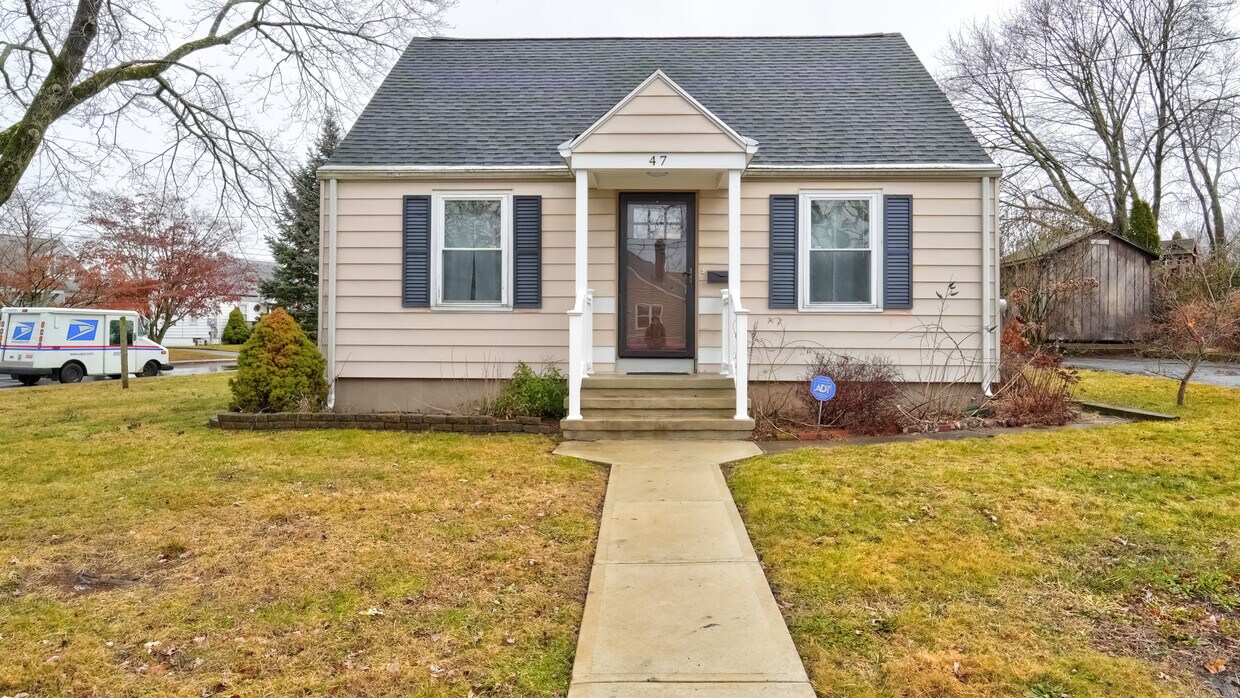 Primary Photo - 47 Clearview Ave