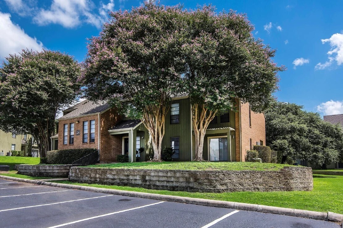 Primary Photo - 13031 Pk Xing Dr