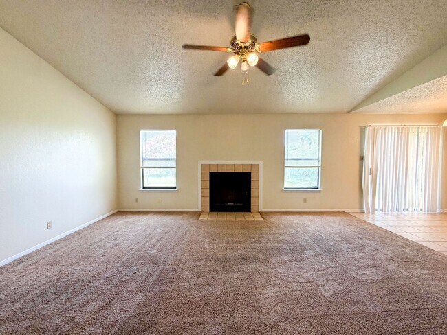 Foto del edificio - 2607 Bluebonnet Dr