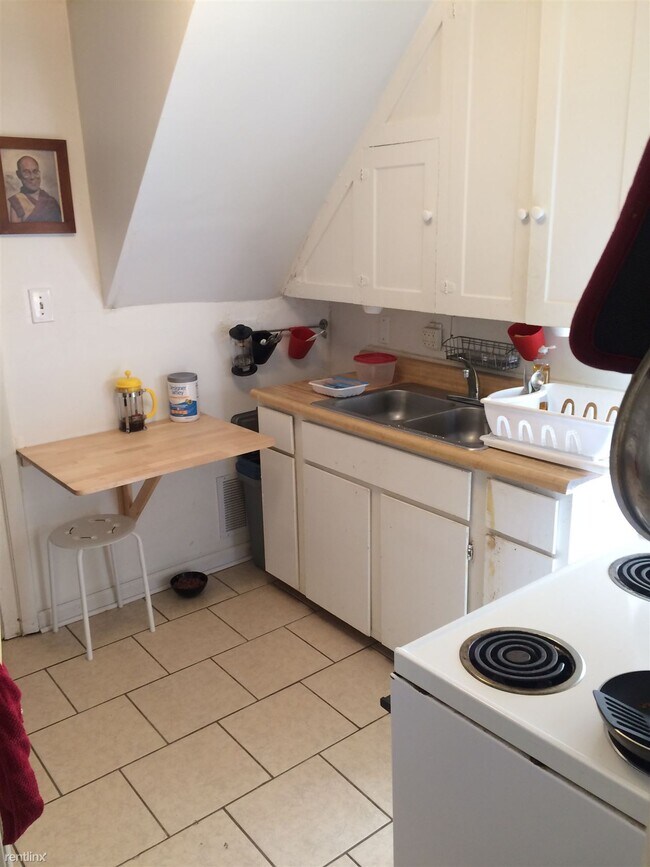 Foto del edificio - 2 br, 1 bath  - 470 Hawkins St