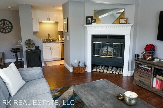 Building Photo - 1 br, 1 bath House - 2230 Spruce St Unit B