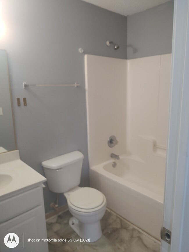 Building Photo - 120 Fox Grove Cir