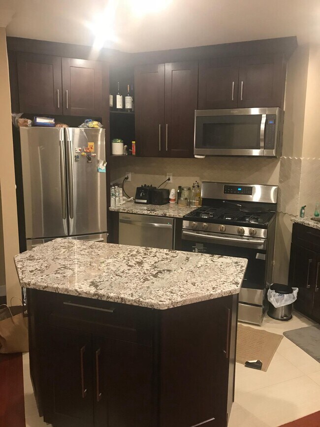 Foto del edificio - 65-39 108th St