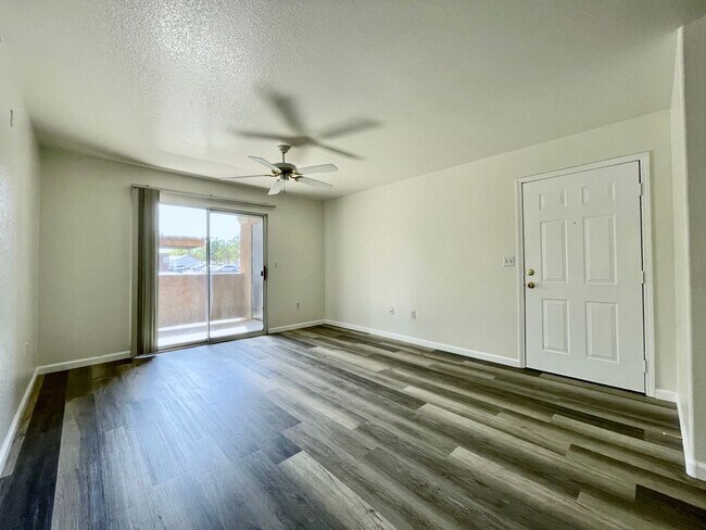 Foto del edificio - 555 E Silverado Ranch Blvd