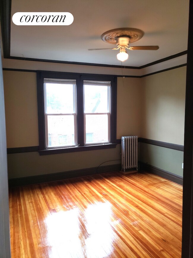 Building Photo - 387 Van Duzer St