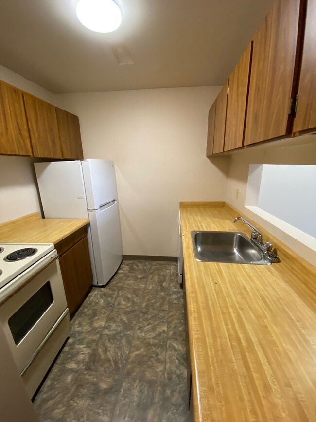 Building Photo - 10303-10396 96 Ave