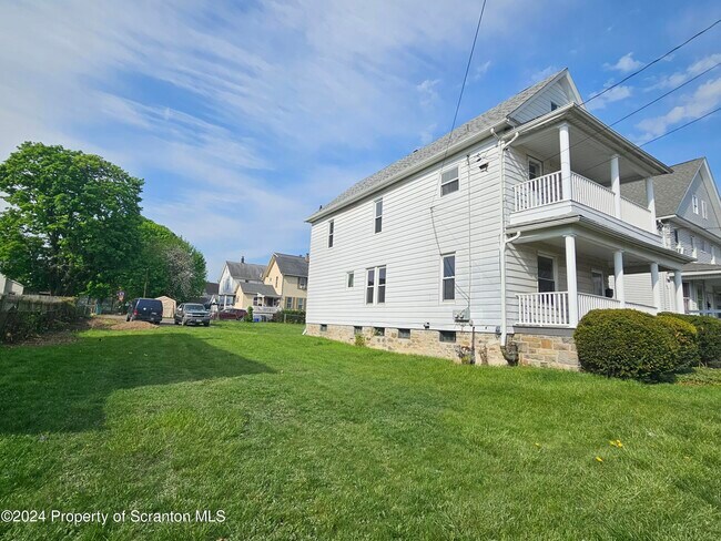 Foto del edificio - 729 W Locust St