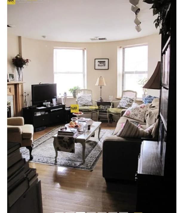 Building Photo - 103 Gainsborough St