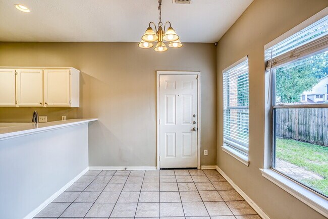 Foto del edificio - 6615 Bluebottle Ln