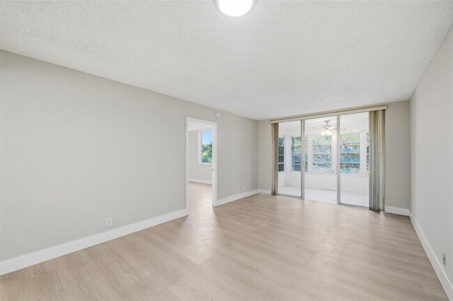 Foto del edificio - 9430 Poinciana Pl