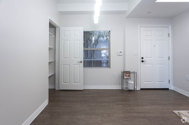 2HAB, 2BA-1313 ft² - Oasis at Lake Encino