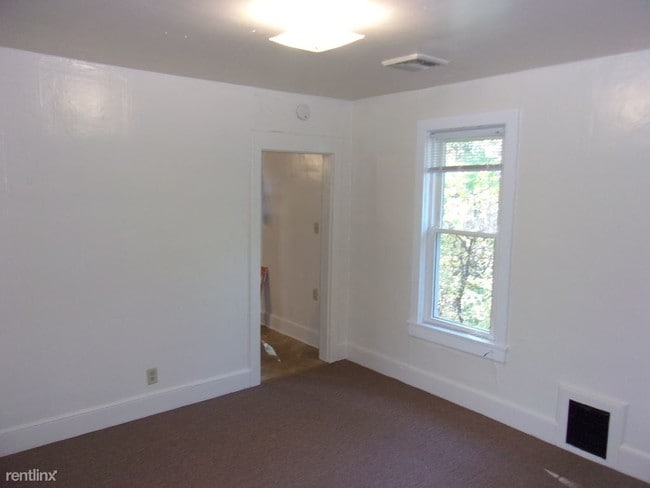 Foto del edificio - 2 br, 1 bath Apartment - 100 Harry L Dr