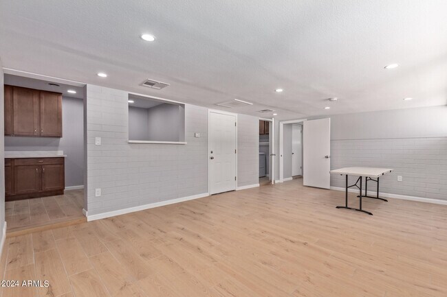 Foto del edificio - 726 E Broadway Ln
