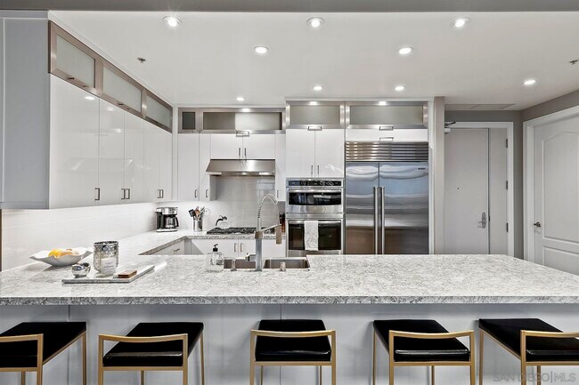 Building Photo - 550 Front St