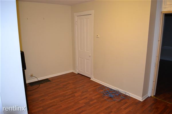 Building Photo - 305 Emming St