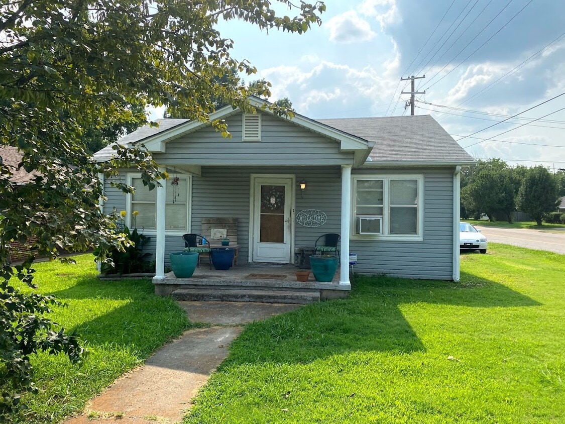 1428 N Market Ave, Shawnee, OK 74801 House for Rent in Shawnee, OK