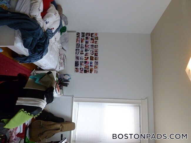 Foto del edificio - 46 Westland Ave