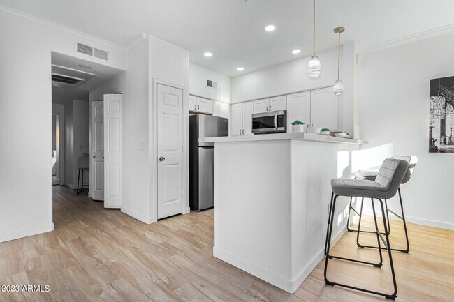 Building Photo - 20100 N 78th Pl