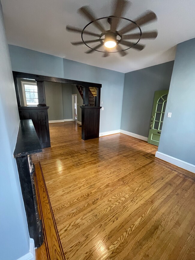 large living and dining space - 1407 N 4th St