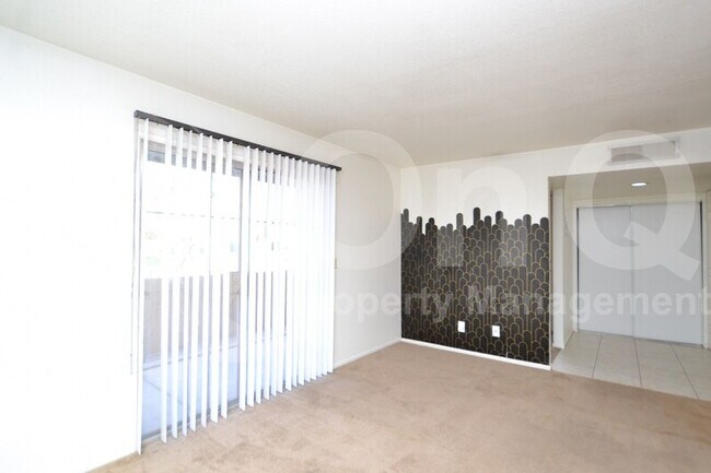 Foto del edificio - 520 N Stapley Dr